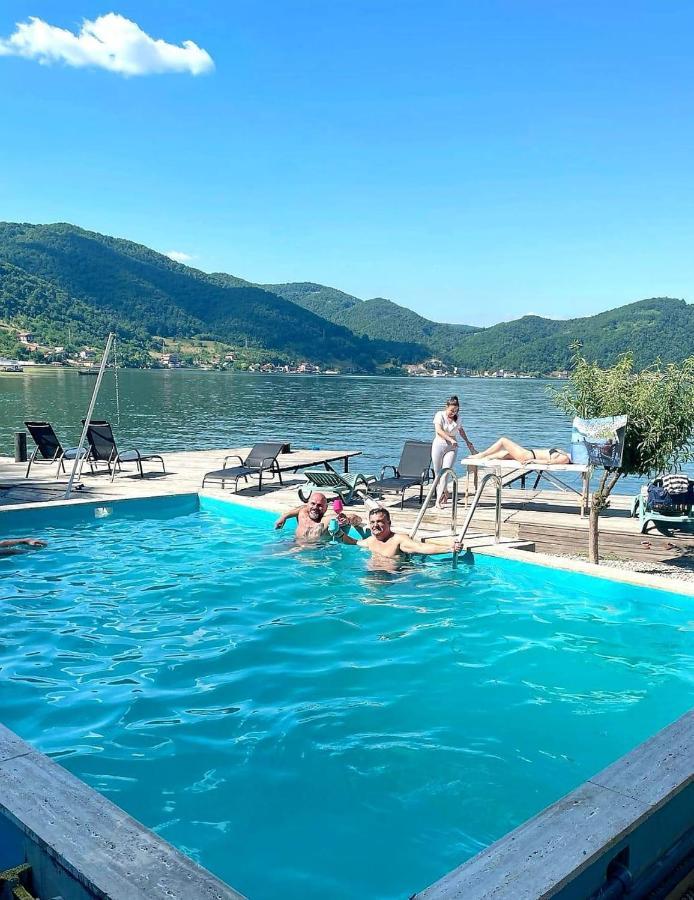 Casa Beasarah. Villa Dubova Luaran gambar