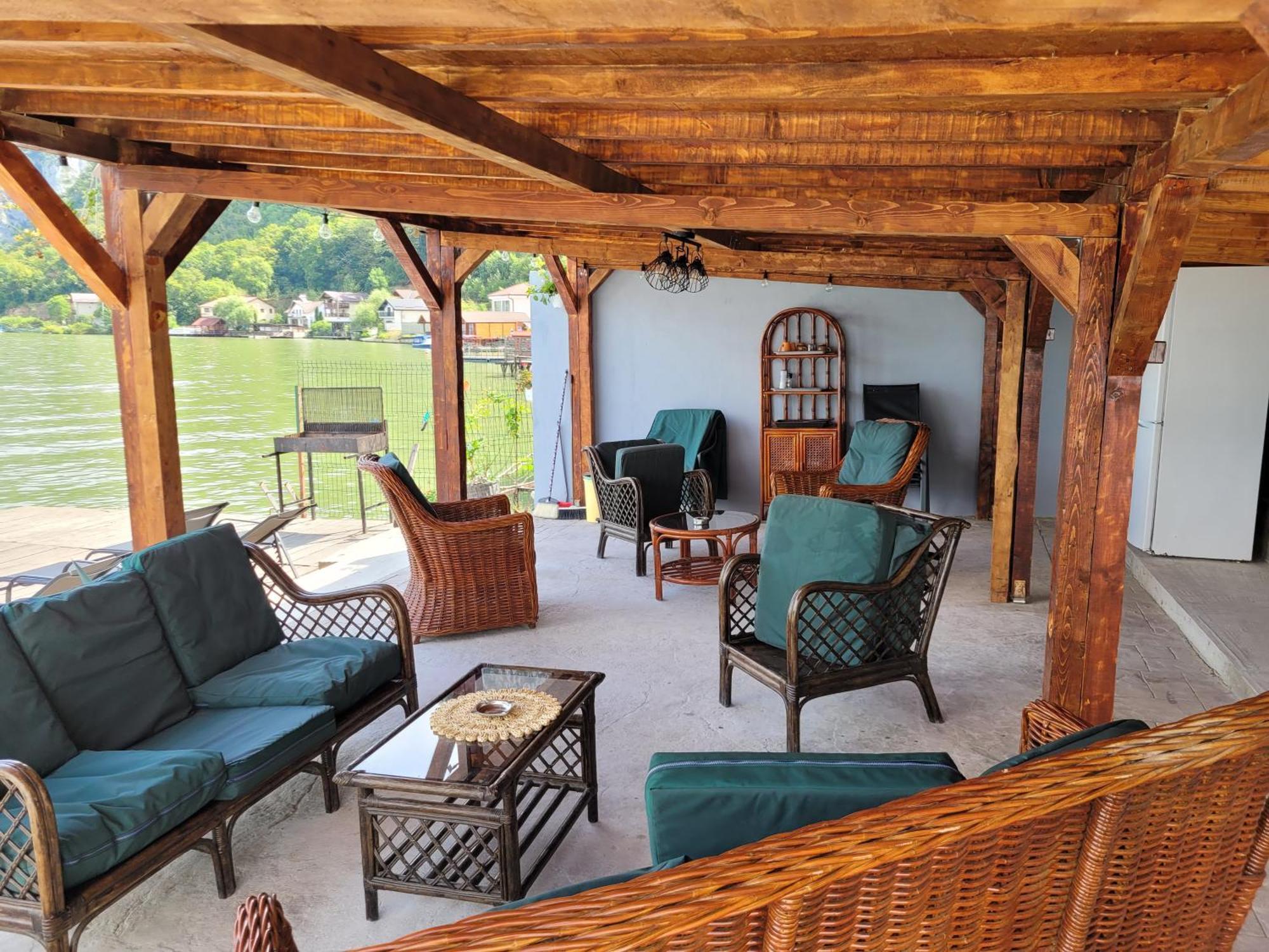 Casa Beasarah. Villa Dubova Luaran gambar